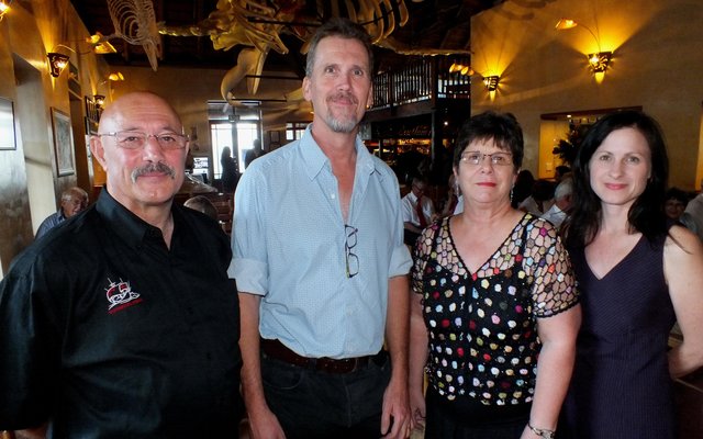  Vlnr is Gabriel Athiros, John Gribble, Glenda Kitley en Brenda du Toit